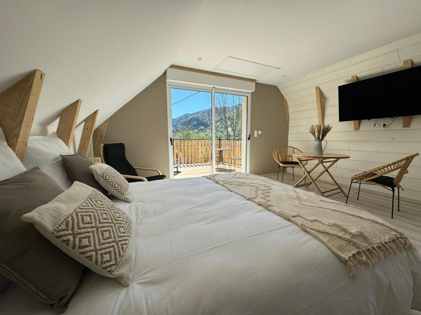 La Puy Mary Bed & Breakfast Le Falgoux Екстериор снимка