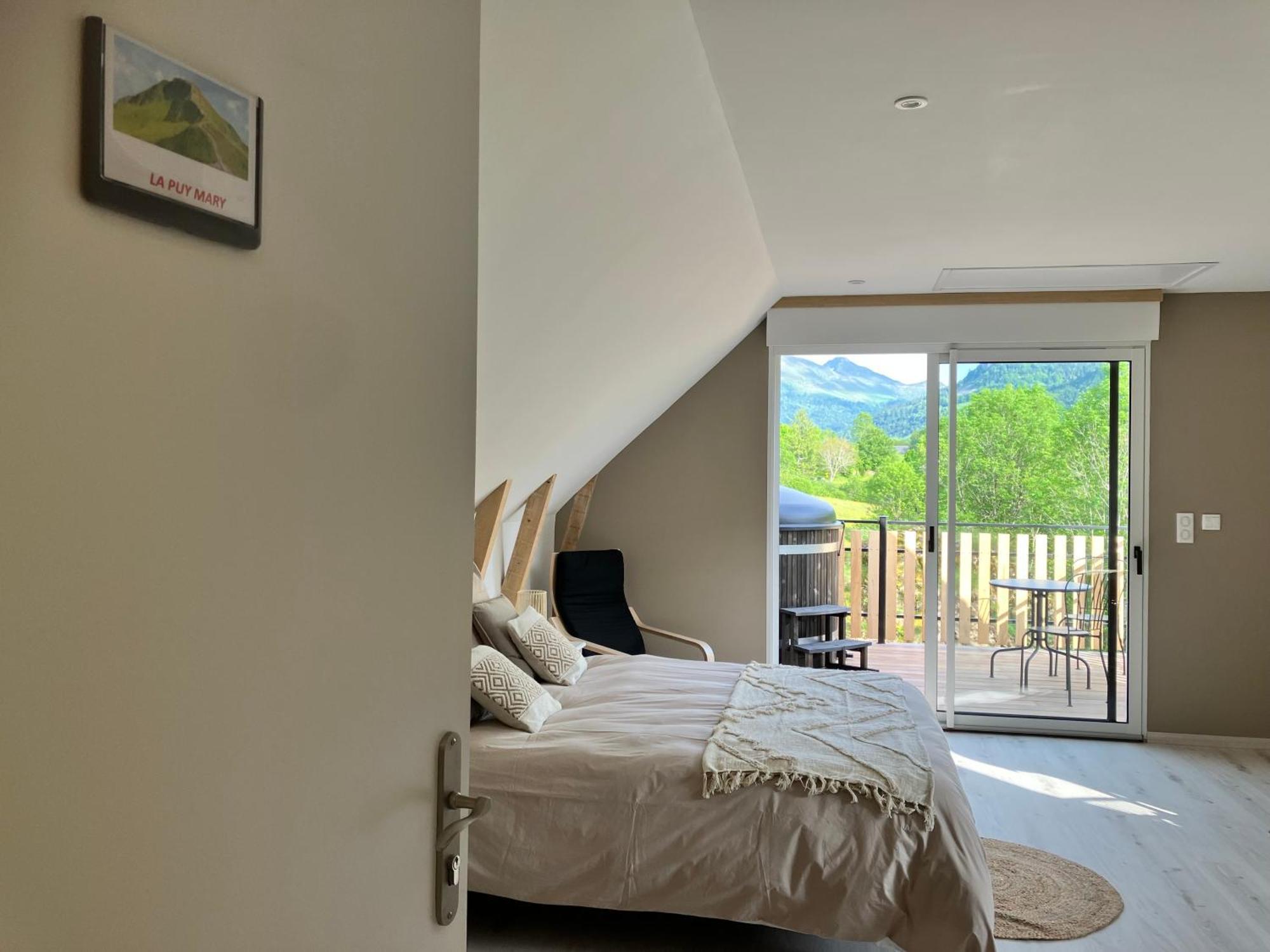 La Puy Mary Bed & Breakfast Le Falgoux Екстериор снимка